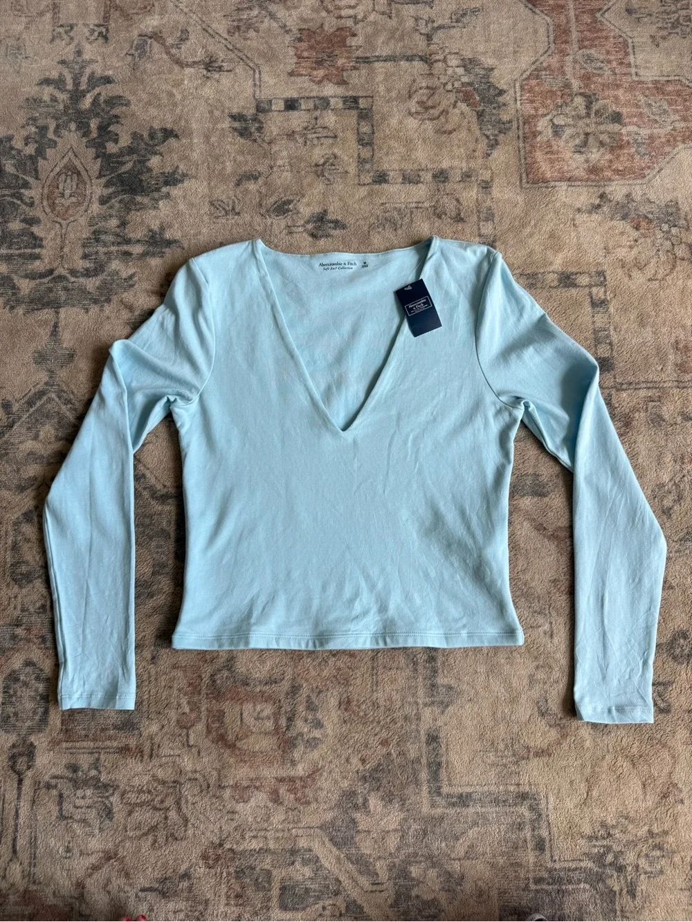 Abercrombie & Fitch Long Sleeve V-Neck Top – Light Blue - Picture 2 of 8